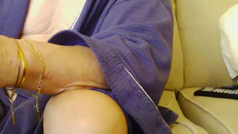 Snapshot of upstairsdog chatting on January 4, 2025, 1:21 pm upstairsdog online show from January 4, 2025, 1:21 pm