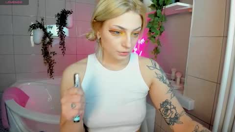 Snapshot of ur_charlie chatting on January 15, 2026, 12:15 am Cute Elf Girls online show from January 15, 2026, 12:15 am