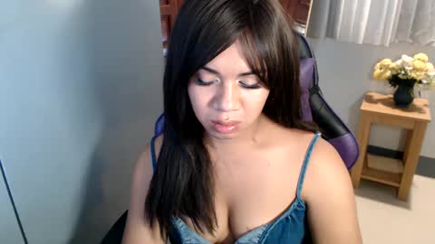Vee online show from February 15, 2025, 1:49 pm