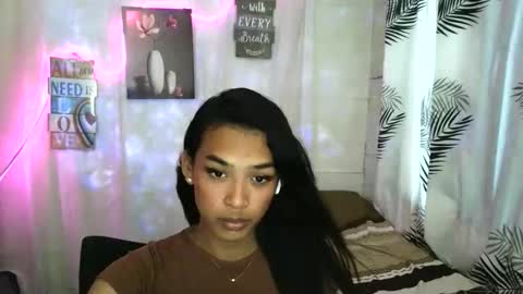 ur_dazzlingmorenaxx online show from June 10, 2026, 1:39 am