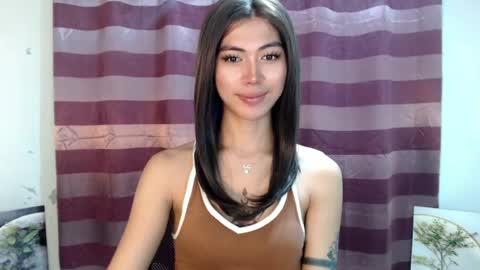 Snapshot of ur_extra_petite chatting on June 15, 2026, 1:13 pm online show from June 15, 2026, 1:13 pm
