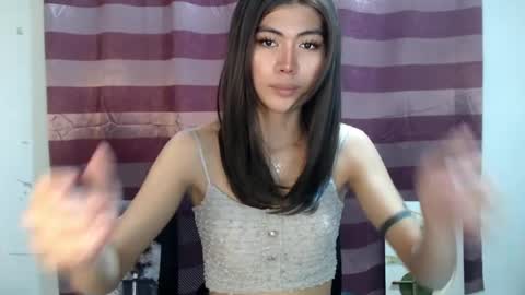 Snapshot of ur_extra_petite chatting on June 21, 2026, 11:35 am online show from June 21, 2026, 11:35 am