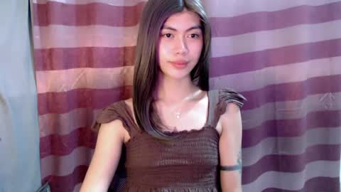 Snapshot of ur_extra_petite chatting on June 27, 2026, 12:22 pm online show from June 27, 2026, 12:22 pm