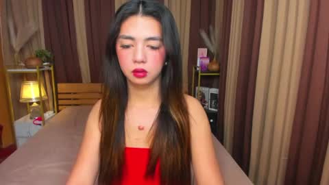 ur_girl_dwalker online show from May 8, 2026, 7:46 am