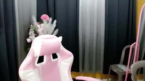 urasiancumgirl_ online show from April 16, 2026, 7:09 am
