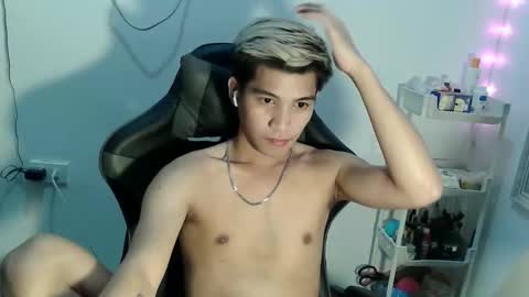 ASIANBBYBOY online show from November 3, 2025, 1:34 pm