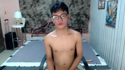 urdreamboy_doms online show from April 29, 2026, 6:06 am