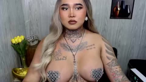 Snapshot of urfabtattooqueen chatting on June 24, 2026, 5:01 pm Maxxie online show from June 24, 2026, 5:01 pm
