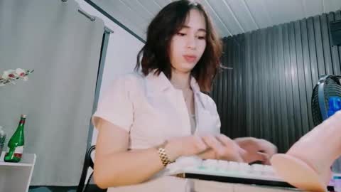 urfave_bbgirl online show from December 18, 2025, 12:22 pm