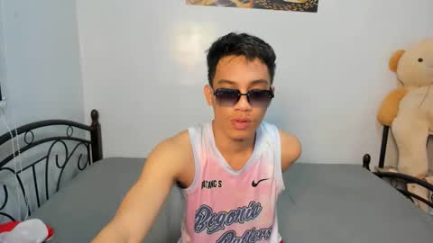 Snapshot of urfucker_vinz chatting on February 16, 2026, 4:30 am urfucker_vinz online show from February 16, 2026, 4:30 am