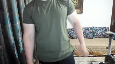 Snapshot of urgymcrush chatting on October 9, 2025, 9:35 pm UrGymCrush online show from October 9, 2025, 9:35 pm