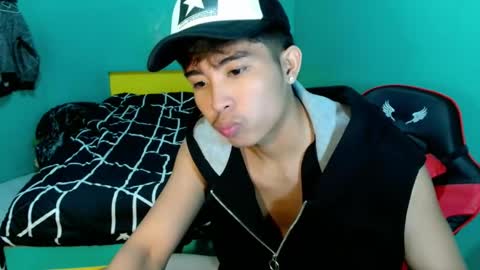 Snapshot of urhot_jeremyxx chatting on May 17, 2026, 5:09 pm jeremy online show from May 17, 2026, 5:09 pm