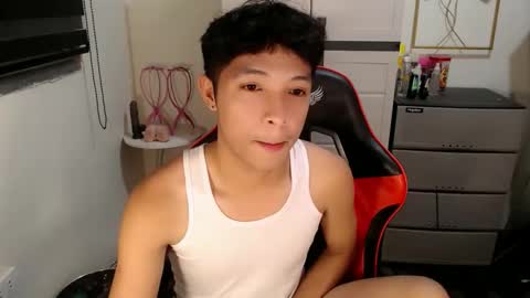 Snapshot of urhotethanxx chatting on May 24, 2026, 4:01 pm Ethan online show from May 24, 2026, 4:01 pm