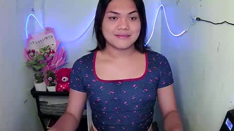 urhottie_bella online show from September 14, 2025, 2:49 pm