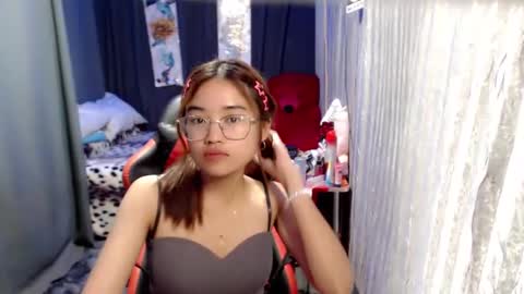 urlovelychinita online show from January 8, 2025, 10:59 am