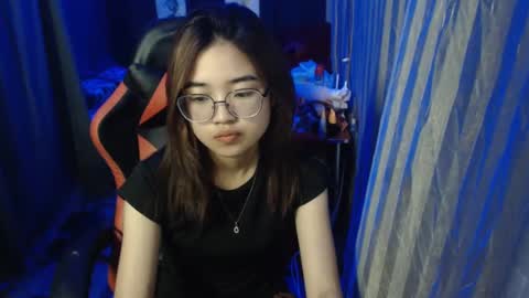 urlovelychinita online show from February 1, 2025, 7:13 pm