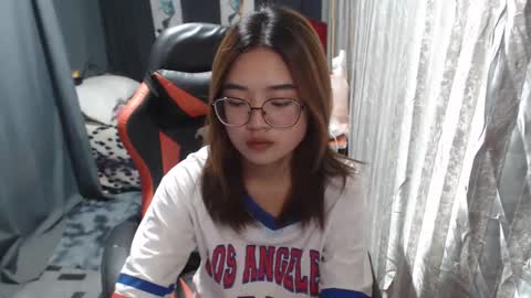 urlovelychinita online show from March 1, 2025, 11:26 pm