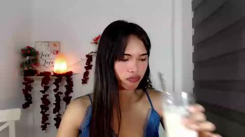 ursandra_xx online show from March 3, 2025, 8:11 pm