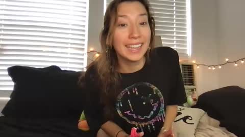 Lily online show from November 20, 2025, 4:40 pm