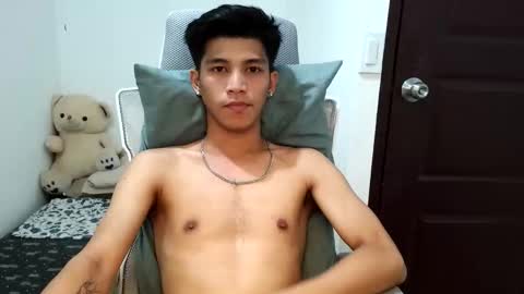Snapshot of ursweetie_boy chatting on April 14, 2026, 11:05 am ursweetie_boy online show from April 14, 2026, 11:05 am