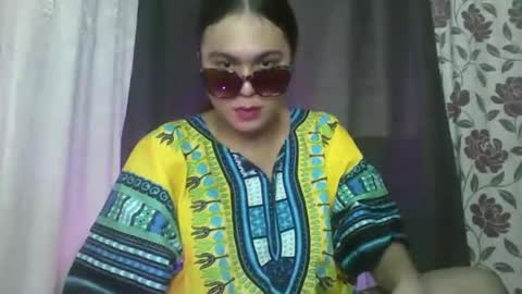 Snapshot of urunexpensivecamilla chatting on November 9, 2025, 8:12 am YOURGIRLCAMILLA online show from November 9, 2025, 8:12 am