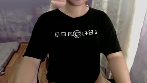 Snapshot of urwildslutty17 chatting on November 13, 2025, 5:06 am urwildslutty17 online show from November 13, 2025, 5:06 am