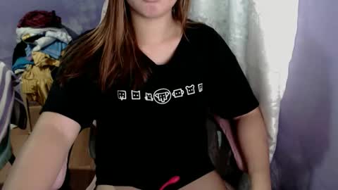 Snapshot of urwildslutty17 chatting on November 23, 2025, 11:48 pm urwildslutty17 online show from November 23, 2025, 11:48 pm