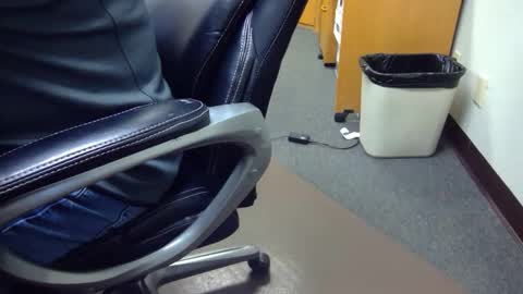 useemie online show from November 25, 2025, 8:20 pm