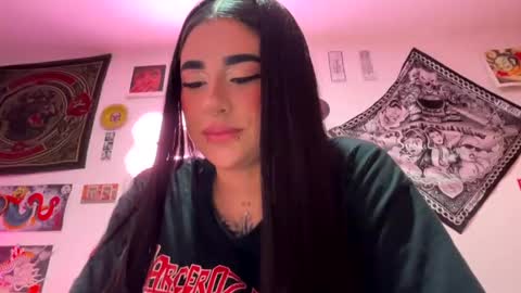 Snapshot of uveuvedee chatting on October 17, 2025, 3:42 am Val help me get 100 thumbs up 3 online show from October 17, 2025, 3:42 am