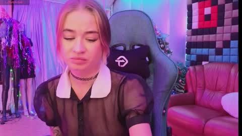 Leila online show from December 21, 2024, 8:10 pm