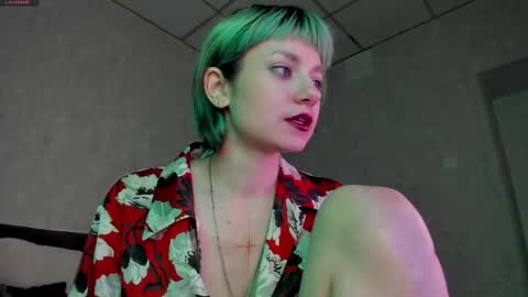 Snapshot of uwu_emmy chatting on June 3, 2026, 9:09 pm uwu_emmy online show from June 3, 2026, 9:09 pm