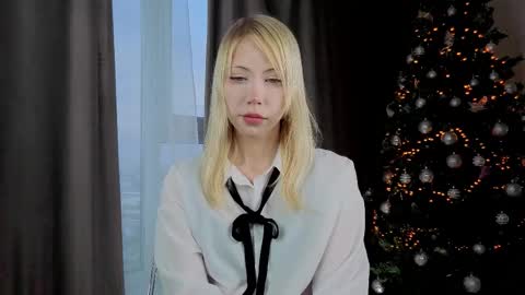 Snapshot of uwu_flower chatting on February 14, 2026, 12:13 pm Chloe online show from February 14, 2026, 12:13 pm