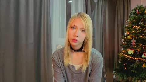 Snapshot of uwu_flower chatting on February 16, 2026, 1:29 pm Chloe online show from February 16, 2026, 1:29 pm