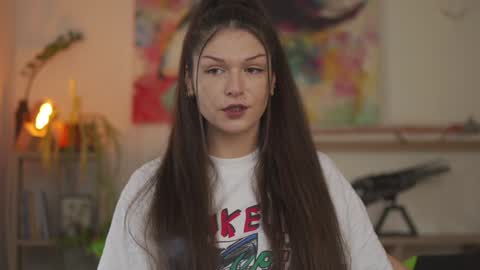 Mia online show from December 2, 2024, 11:45 am