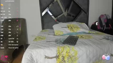 Vahiolet smith online show from November 7, 2025, 3:28 am