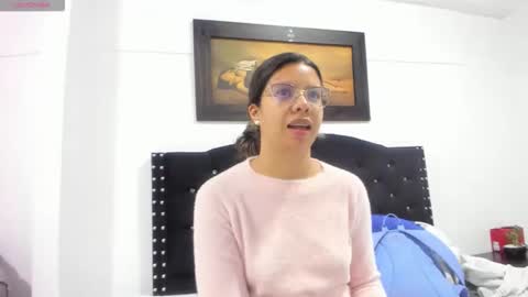 Vahiolet smith online show from December 17, 2025, 3:23 am