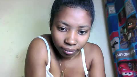 vailla02 online show from October 7, 2025, 7:22 pm