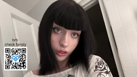 Snapshot of vailyreb chatting on February 19, 2026, 7:21 pm Marin online show from February 19, 2026, 7:21 pm