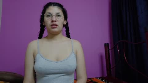Snapshot of vainilla_cam chatting on June 23, 2026, 1:58 am Vainilla online show from June 23, 2026, 1:58 am