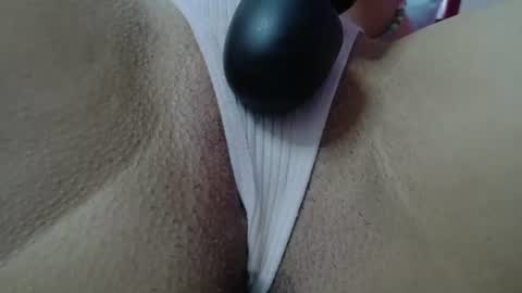 Snapshot of vainilla_cam chatting on July 7, 2026, 7:23 am Vainilla online show from July 7, 2026, 7:23 am