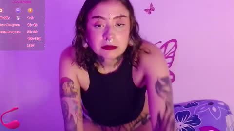 Vainilla Independent model online show from November 21, 2025, 11:58 pm