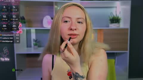 vaiolet_lovely online show from April 27, 2026, 11:25 pm