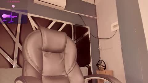 Vaioleth online show from February 7, 2026, 8:45 pm