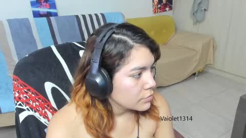 Vaiolet1314 online show from February 24, 2025, 2:40 am