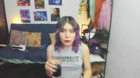 Vaiolet1314 online show from April 19, 2026, 3:39 am