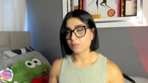 Snapshot of val_varago chatting on June 1, 2026, 10:11 pm val_varago online show from June 1, 2026, 10:11 pm