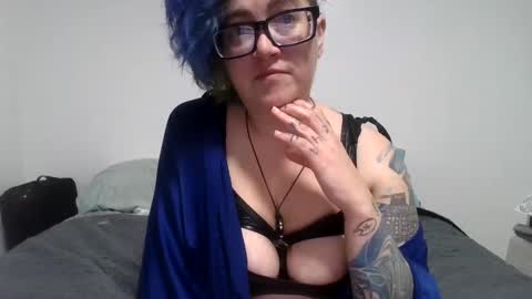 valarieak online show from September 26, 2025, 2:59 am