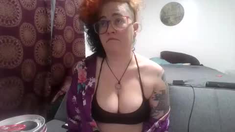 valarieak online show from November 5, 2025, 4:34 am