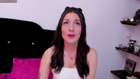 valemorales413 online show from April 5, 2026, 3:20 pm