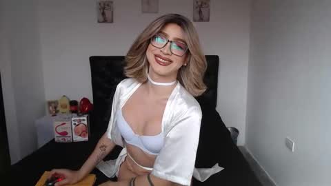 Snapshot of valen_foxxx chatting on May 3, 2026, 1:50 pm valen_foxxx online show from May 3, 2026, 1:50 pm